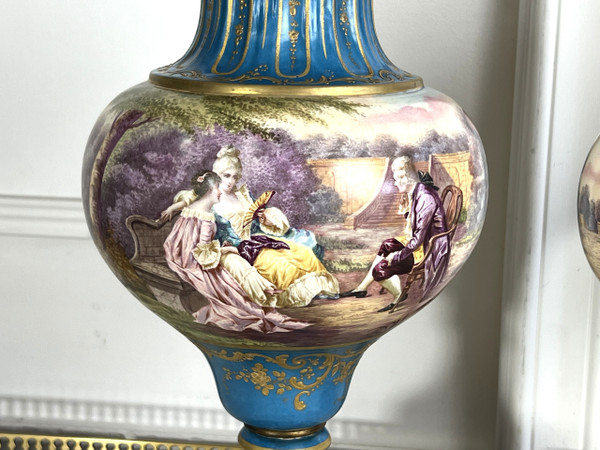 PAIR OF 19TH CENTURY VASES IN SÈVRES PORCELAIN DECORATED WITH GALLANT SCENES