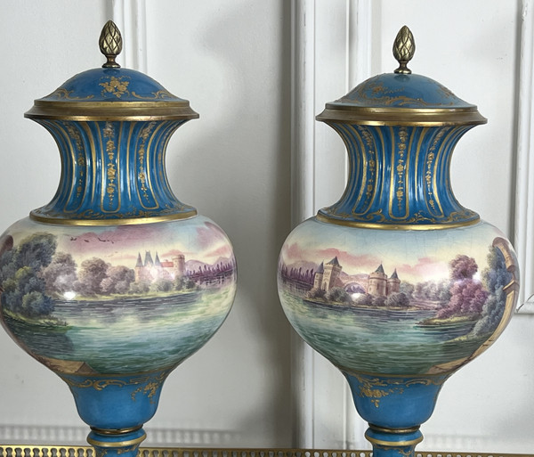 PAIR OF 19TH CENTURY VASES IN SÈVRES PORCELAIN DECORATED WITH GALLANT SCENES