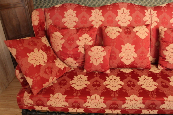 Riesiges Schloss-Sofa im Louis-XIII-Stil mit Ohren 3.05 cm Länge