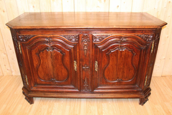 buffet type de chasse en noyer d'époque XVIIIeme