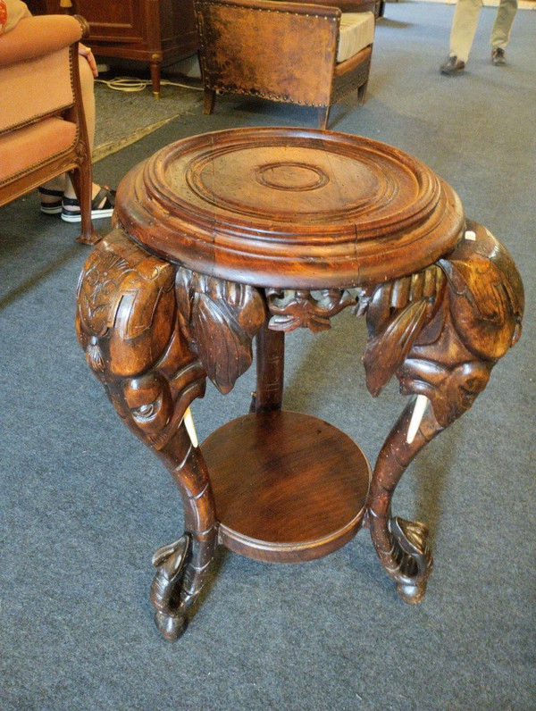 Sellette - Walnut- Tripod- Louis Majorelle - Elephant heads - c. 1880.