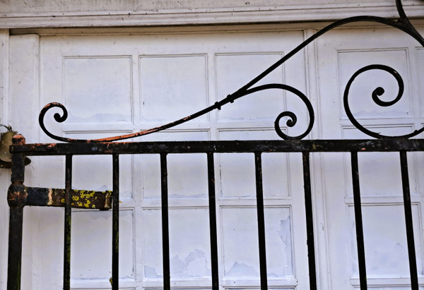 18th century round and square iron 2 leaf gate