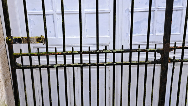 18th century round and square iron 2 leaf gate