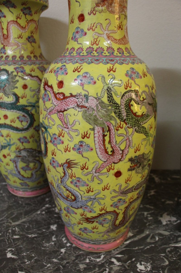 Suite De Quatre Grands Vases En Porcelaine , Chine Début XXeme