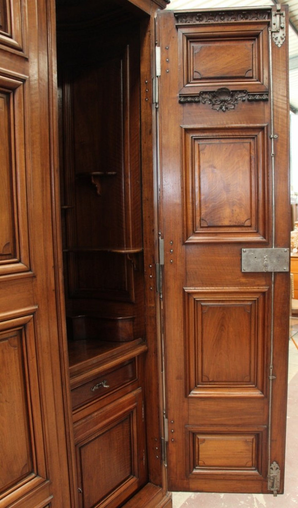 Importante Armoire De Présentation De Chateau ,époque Régence XVIIIeme