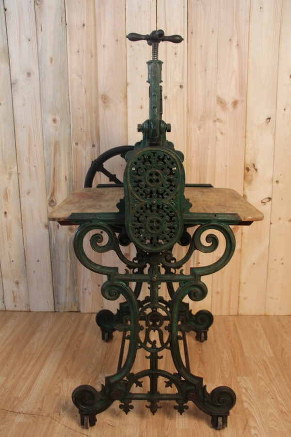 Triumph and Mangel Cast Iron Cloth Press, Early 20th Century