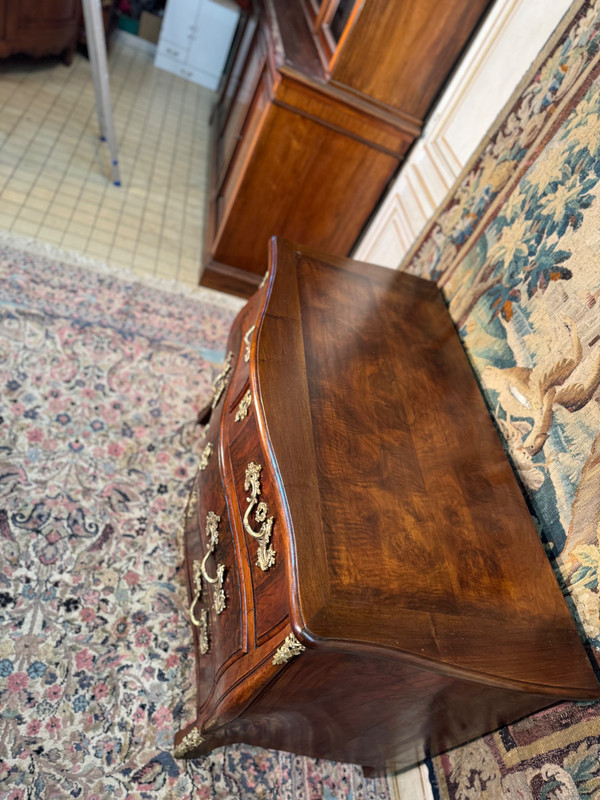 18th century Louis XV walnut chest of drawers