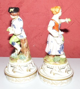 Coppia di figure decorative firmate Meissen