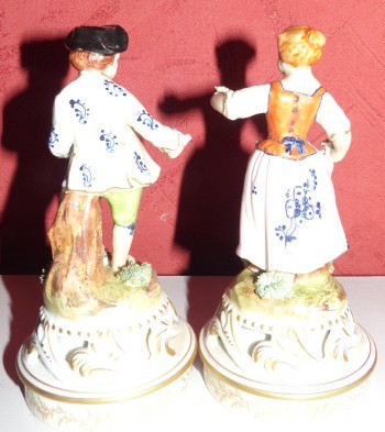 Coppia di figure decorative firmate Meissen