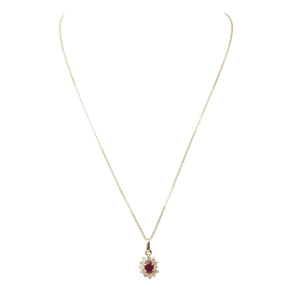 Collier pendentif marguerite en or jaune , rubis ovale et diamants 