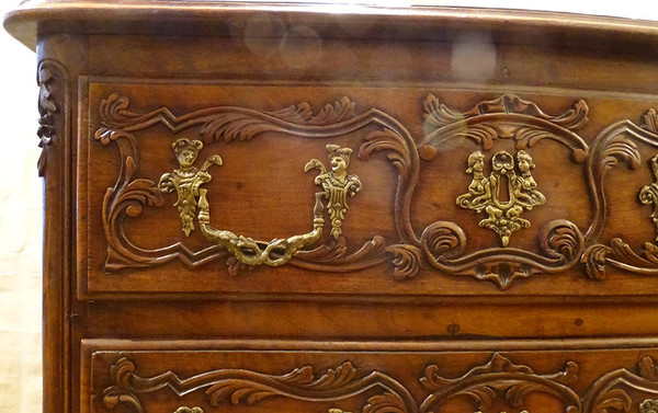 Small Provençal Sauteuse Chest of Drawers Walnut Carved Bronze Shells 18th century