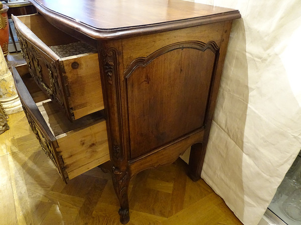 Small Provençal Sauteuse Chest of Drawers Walnut Carved Bronze Shells 18th century