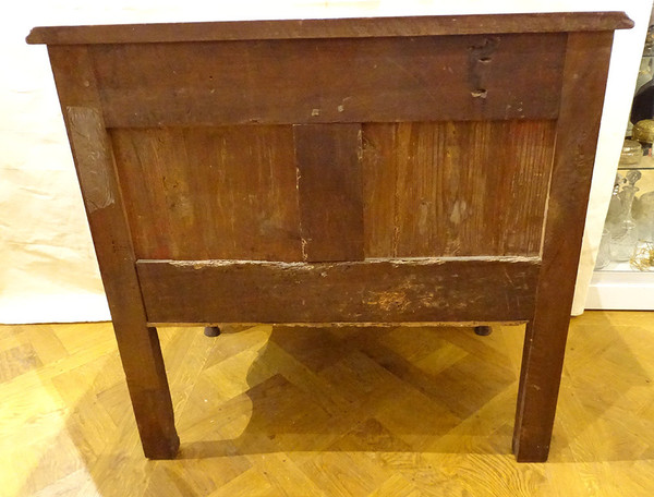 Small Provençal Sauteuse Chest of Drawers Walnut Carved Bronze Shells 18th century