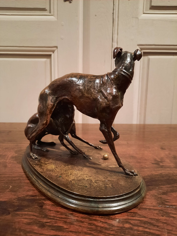 Bronze, die zwei Windhunde darstellt, signiert P.J. Mène.