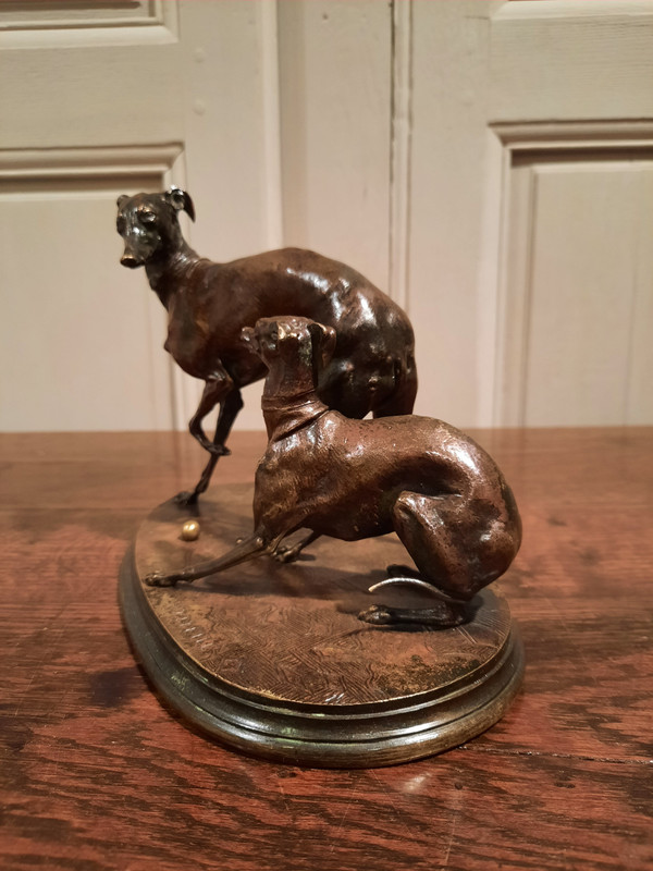 Bronze, die zwei Windhunde darstellt, signiert P.J. Mène.