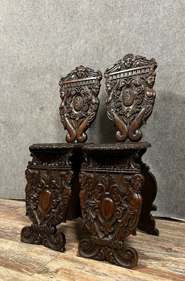 Pair of Venetian "sgabelli" chairs in richly carved walnut