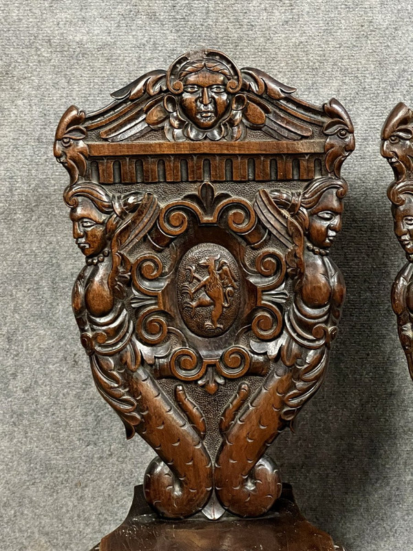 Pair of Venetian "sgabelli" chairs in richly carved walnut