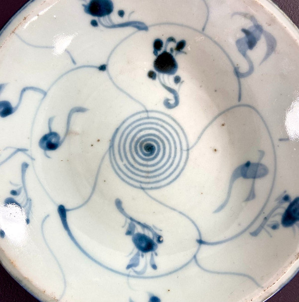 China, Second Half Of The 18th Century, Small Blue And White Floral Decor Porcelain Dish.