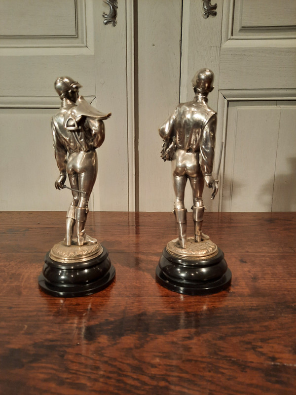 Two silver-plated bronze sculptures of Jockeys. Signed Lalouette.