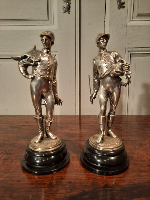 Two silver-plated bronze sculptures of Jockeys. Signed Lalouette.