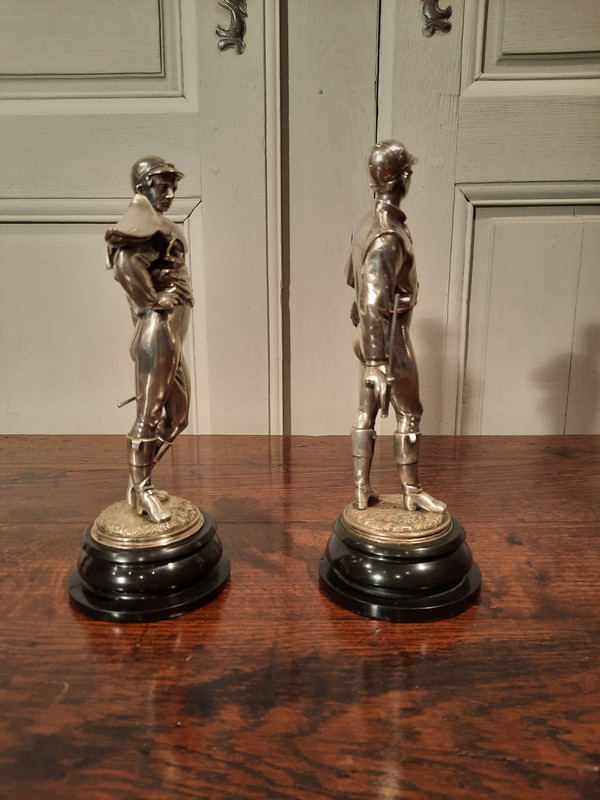 Two silver-plated bronze sculptures of Jockeys. Signed Lalouette.