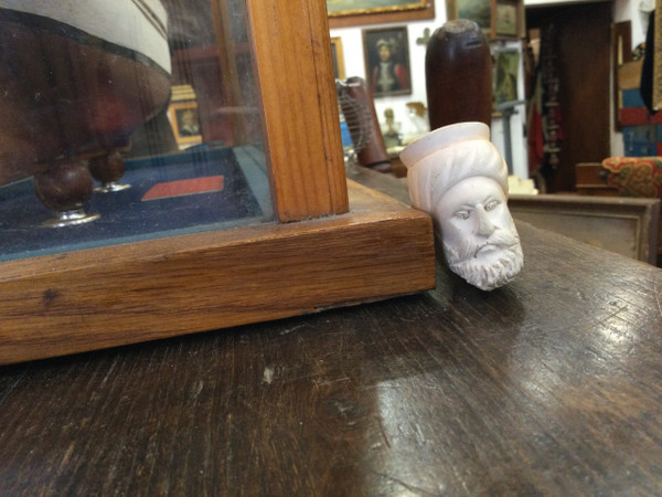 Carved head, pipe