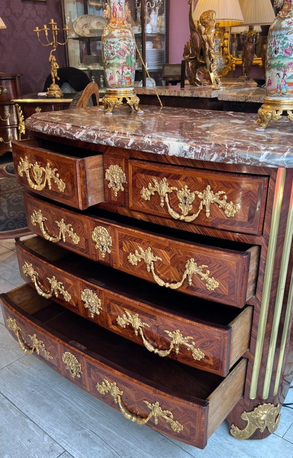 Commode D’époque Régence En Marqueterie De Bois De Violette