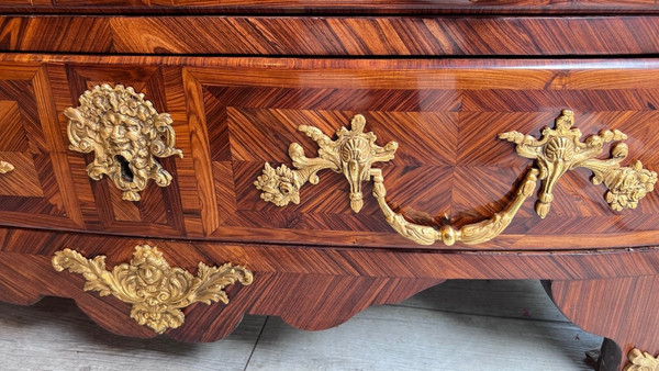 Commode D’époque Régence En Marqueterie De Bois De Violette