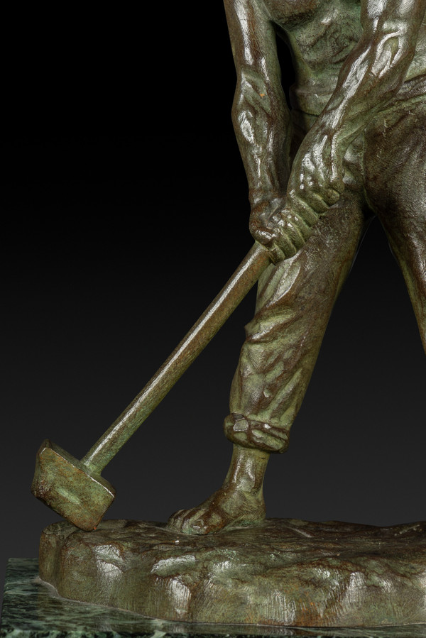 Small Art Deco bronze statue 'The Hammerer' by Victor Demanet (1895-1964): 