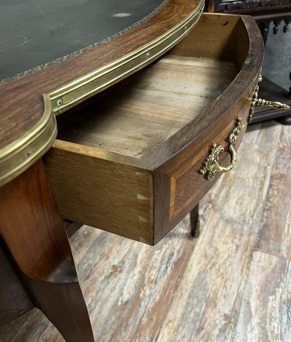 Bureau de forme rognon style Louis XV en marqueterie toutes faces vers 1850. 