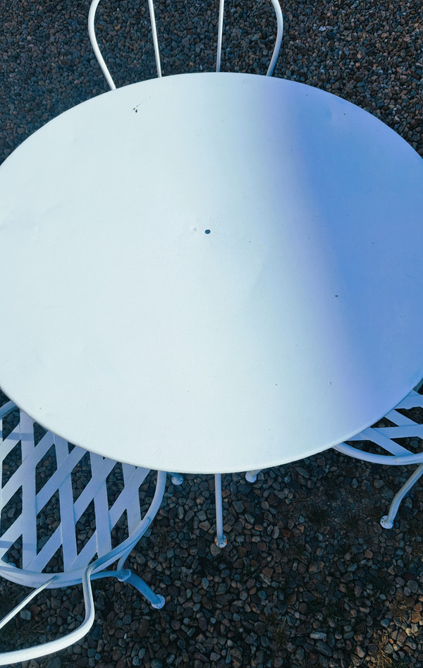 Salon de jardin trois chaises et une table des années 40 