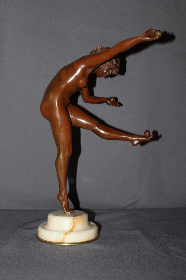 Bronze , Femme Jonglant Par Claire  Colinet Vers 1900