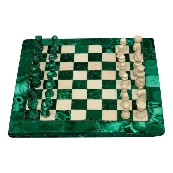 Petit plateau carré d’échecs en malachite et en marbre :