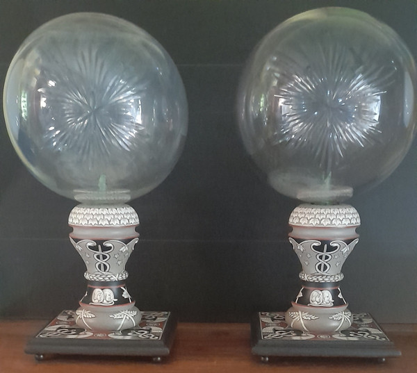 Anciennes boules de cristal pharmacie pour le parfum socles d'exceptions