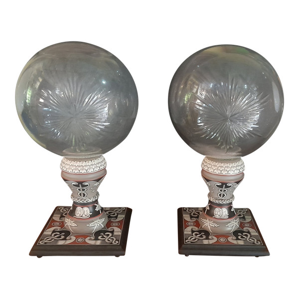 Anciennes boules de cristal pharmacie pour le parfum socles d'exceptions