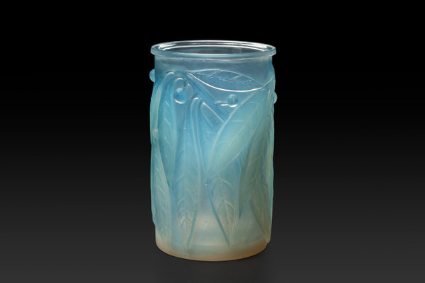 Vase "LAURIERS" (1922) de René Lalique (1860-1945): Une Œuvre Exceptionnelle à Acquérir