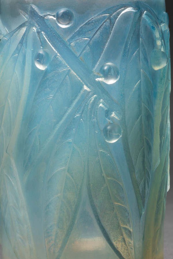 Vase "LAURIERS" (1922) de René Lalique (1860-1945): Une Œuvre Exceptionnelle à Acquérir