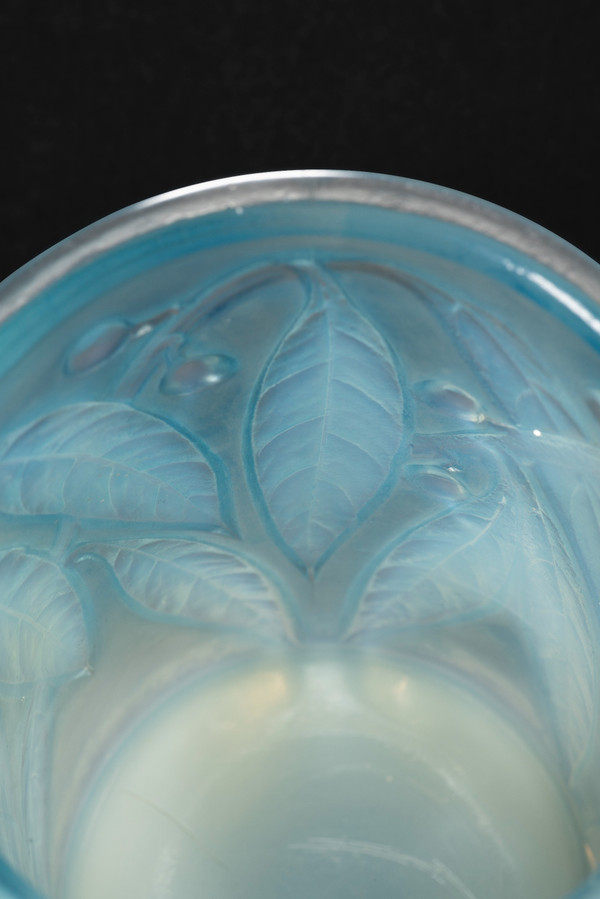 Vase "LAURIERS" (1922) de René Lalique (1860-1945): Une Œuvre Exceptionnelle à Acquérir