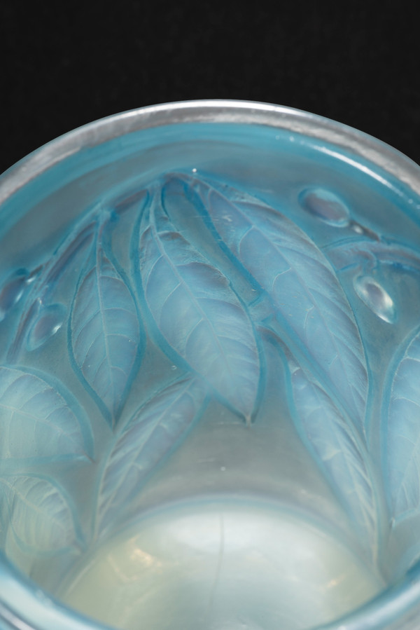 Vase "LAURIERS" (1922) de René Lalique (1860-1945): Une Œuvre Exceptionnelle à Acquérir