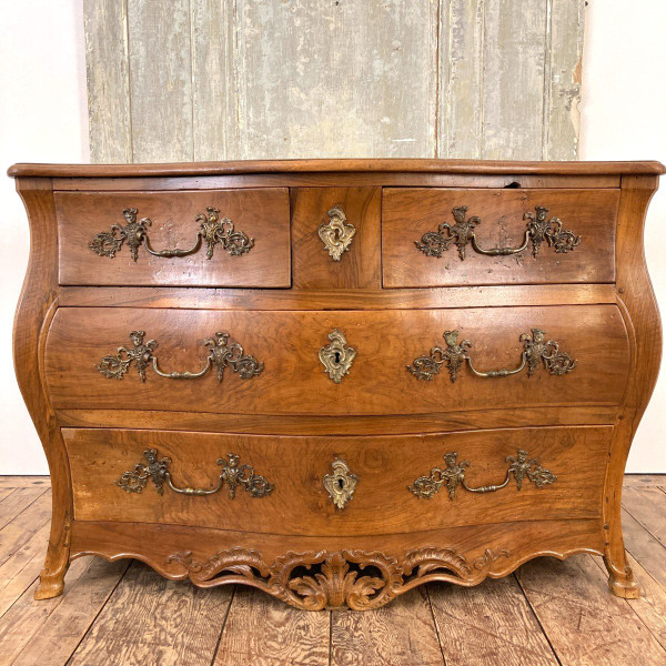 Louis XV Curved Chest Of Drawers In Walnut