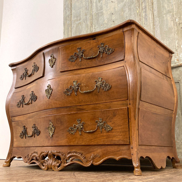 Louis XV Curved Chest Of Drawers In Walnut