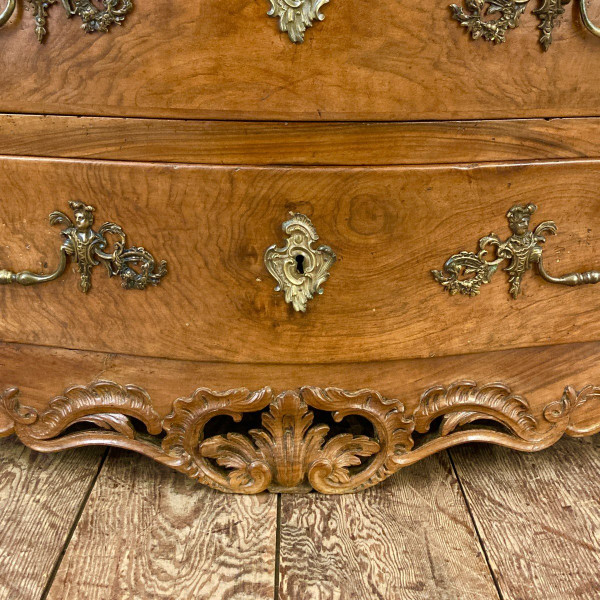 Louis XV Curved Chest Of Drawers In Walnut