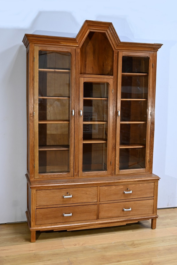 Oak bookcase from 1940