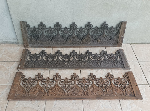 Set of 3 19th century Gothic-style cast-iron balustrades