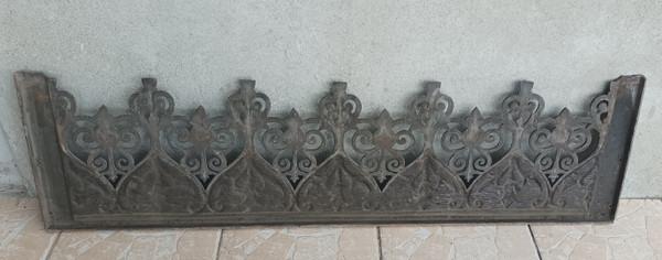 Set of 3 19th century Gothic-style cast-iron balustrades