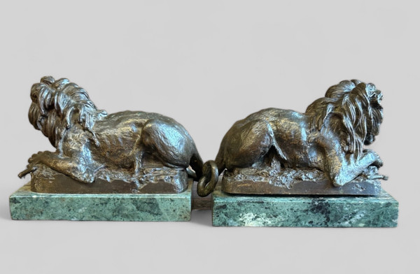 Pair Of Lions In Bronze XIX Period Marble Bases