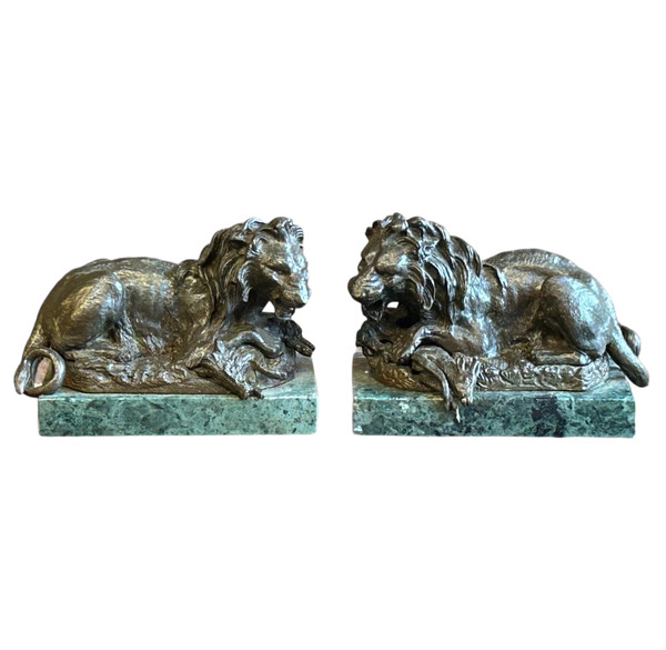 Pair Of Lions In Bronze XIX Period Marble Bases