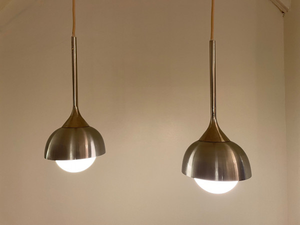 Pair of drop-shaped pendant lights