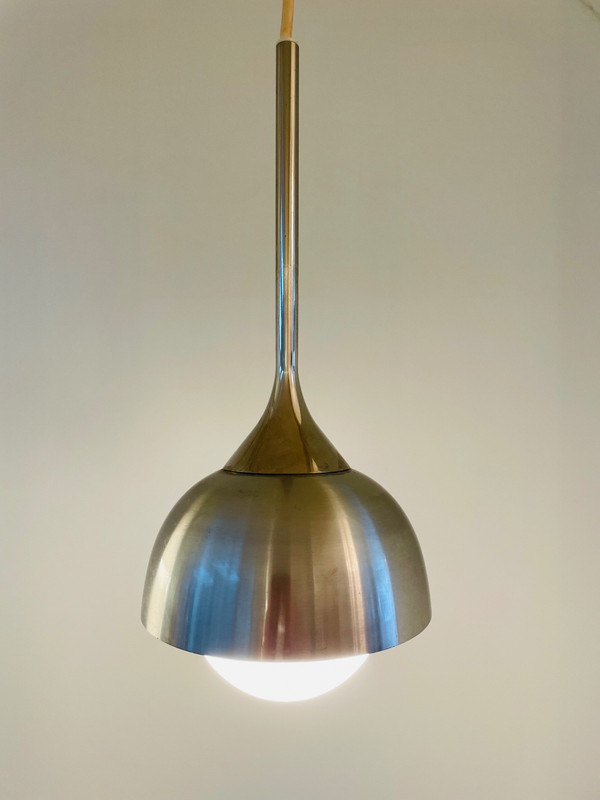 Pair of drop-shaped pendant lights