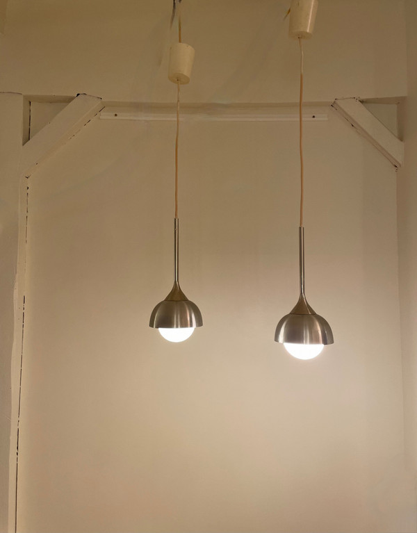 Pair of drop-shaped pendant lights